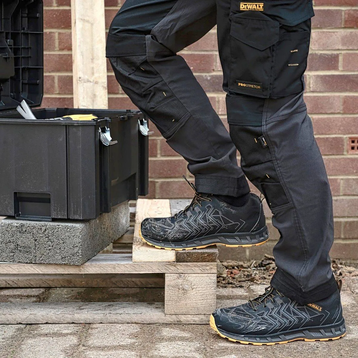 DeWalt Mens Fargo Lightweight Safety Work Trainer Shoe