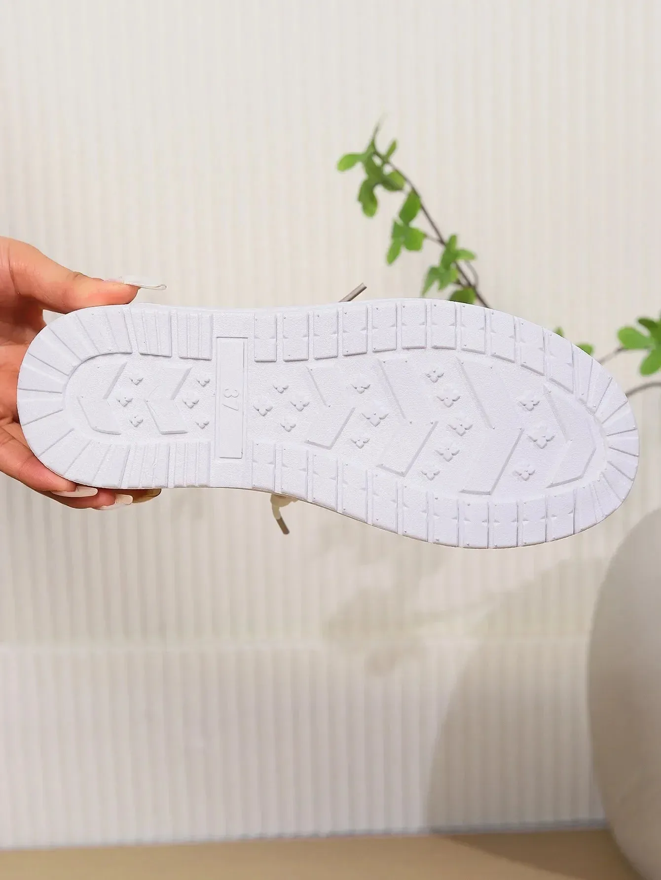 Light Weight Slip-on Flat Sneakers
